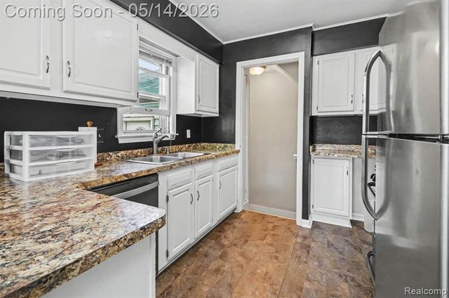 21900 Revere Street, Saint Clair Shores, MI 48080