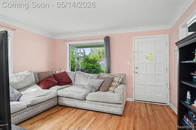 21900 Revere Street, Saint Clair Shores, MI 48080