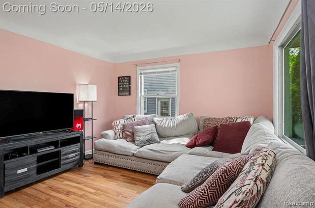 21900 Revere Street, Saint Clair Shores, MI 48080