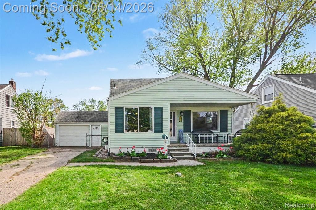 21900 Revere Street, Saint Clair Shores, MI 48080
