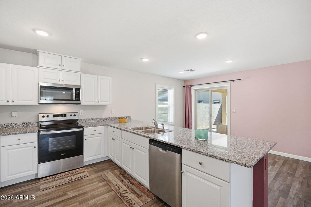 Image 5 of property listing at 7977 S NAMAKA Drive, Casa Grande, AZ 85193