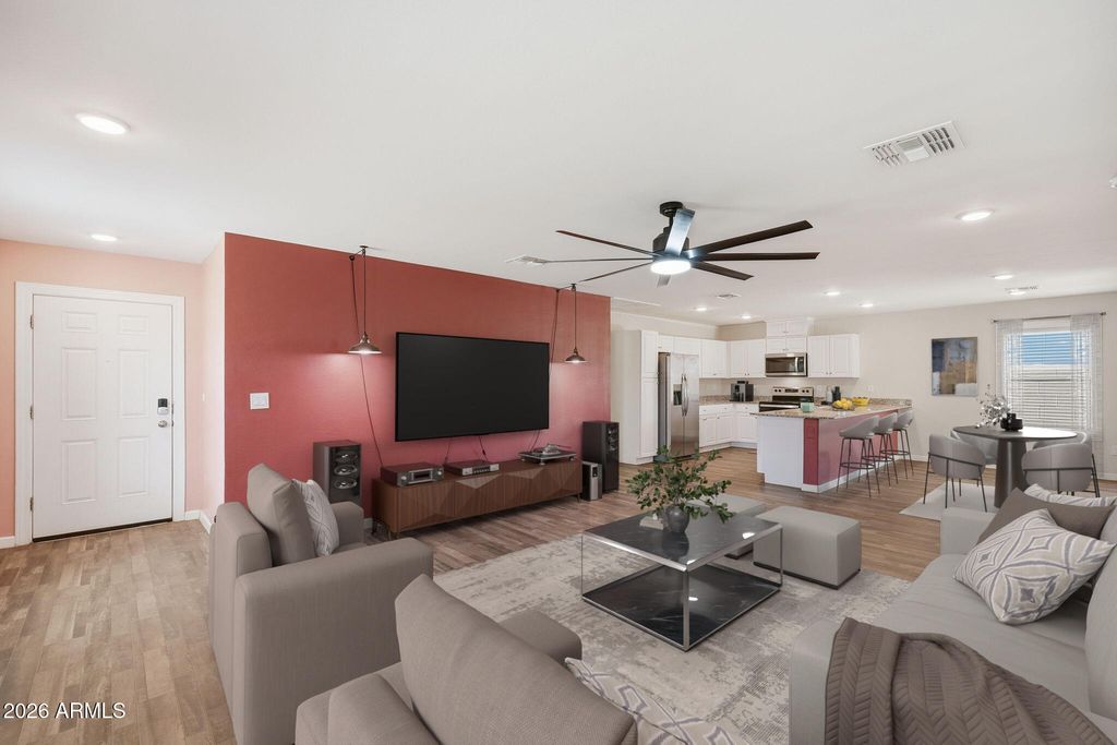 Image 7 of property listing at 7977 S NAMAKA Drive, Casa Grande, AZ 85193