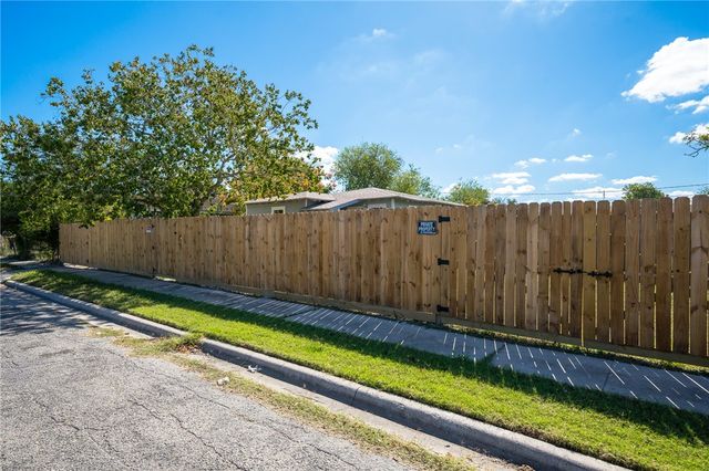 3609 Wright St, Corpus Christi, TX 78405