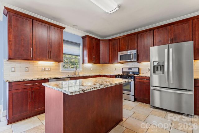 10413 Friarsgate Road, Huntersville, NC 28078