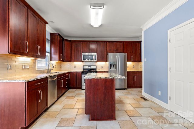 10413 Friarsgate Road, Huntersville, NC 28078