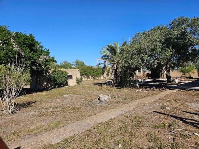 12127 Railroad Ave, Sinton, TX 78387