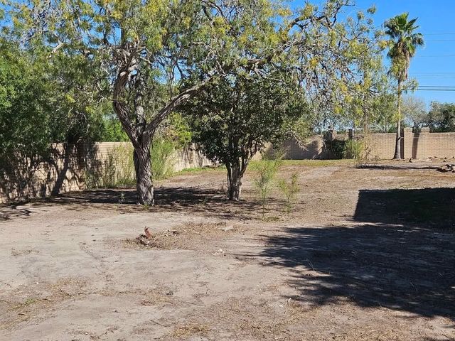 12127 Railroad Ave, Sinton, TX 78387