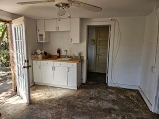 12127 Railroad Ave, Sinton, TX 78387