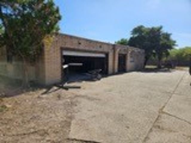 12127 Railroad Ave, Sinton, TX 78387