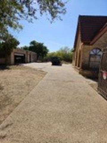 12127 Railroad Ave, Sinton, TX 78387