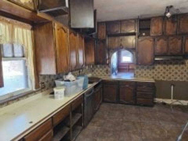 12127 Railroad Ave, Sinton, TX 78387