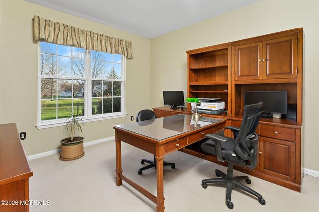 16 Heritage Drive, Allentown, NJ 08501