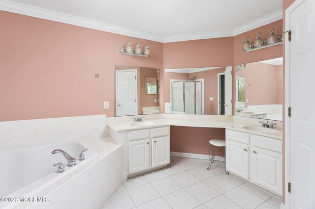 16 Heritage Drive, Allentown, NJ 08501