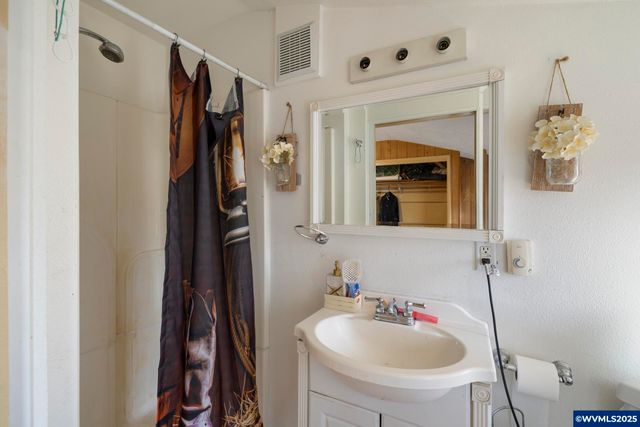 1824 NE Waterfront St, Newberg, OR 97132