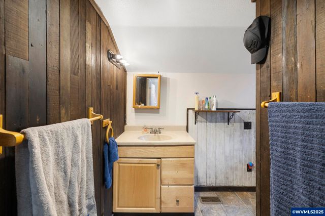 1824 NE Waterfront St, Newberg, OR 97132