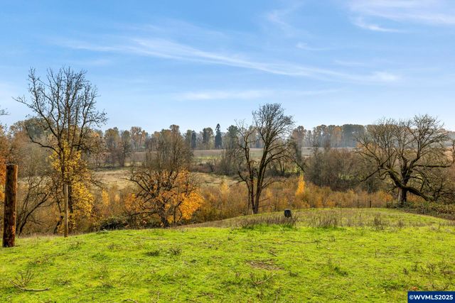 1824 NE Waterfront St, Newberg, OR 97132