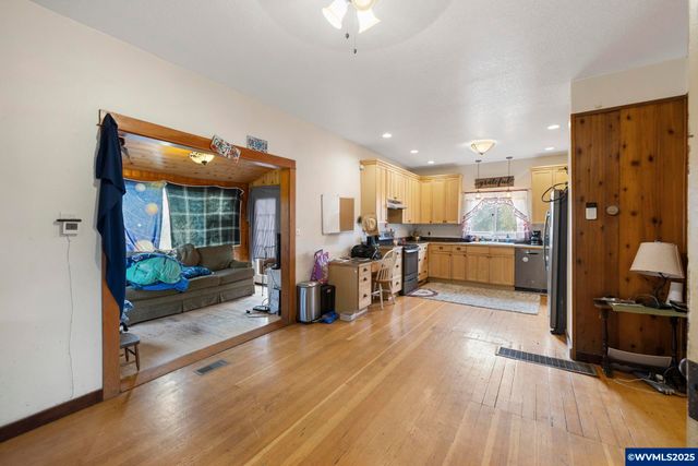 1824 NE Waterfront St, Newberg, OR 97132