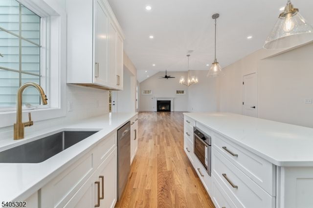 51 Staats Rd, Bethlehem Twp., NJ 08804