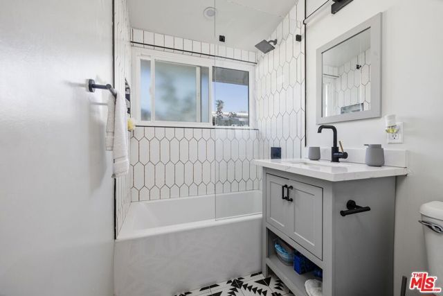 20608 Haynes Street, Winnetka (los Angeles), CA 91306