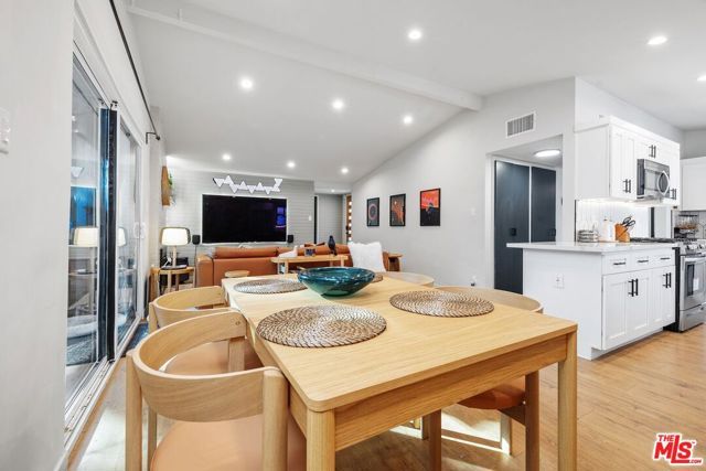 20608 Haynes Street, Winnetka (los Angeles), CA 91306