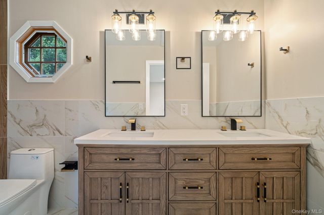 6 Doe Path, Coram, NY 11727