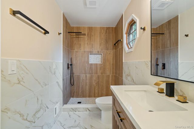 6 Doe Path, Coram, NY 11727