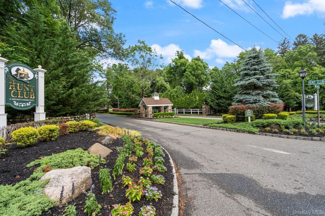 6 Doe Path, Coram, NY 11727