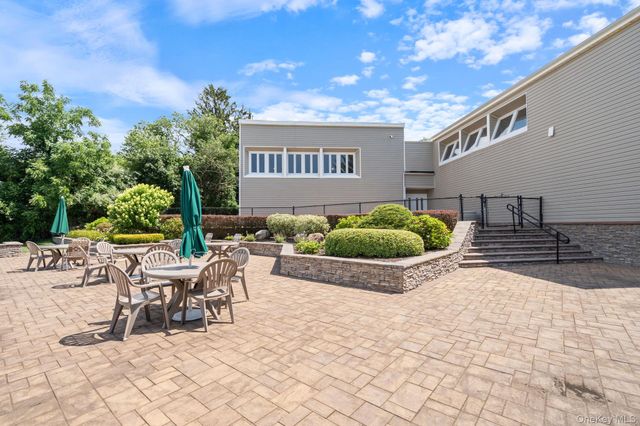 6 Doe Path, Coram, NY 11727