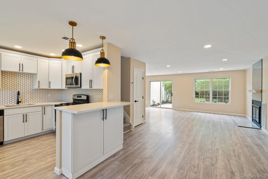 6 Doe Path, Coram, NY 11727