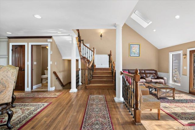 1 Windsor Court, Amityville, NY 11701