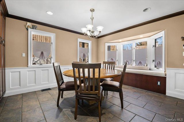 1 Windsor Court, Amityville, NY 11701