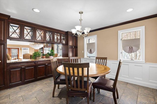 1 Windsor Court, Amityville, NY 11701