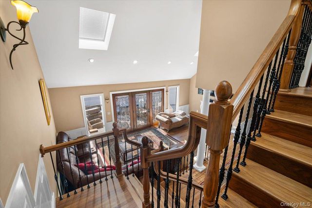 1 Windsor Court, Amityville, NY 11701