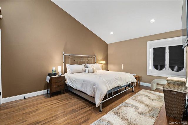 1 Windsor Court, Amityville, NY 11701