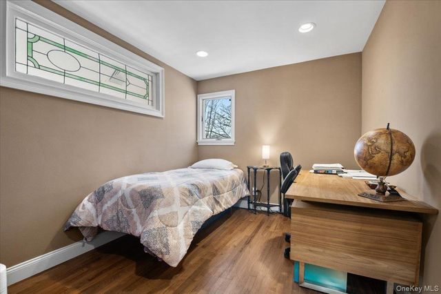 1 Windsor Court, Amityville, NY 11701