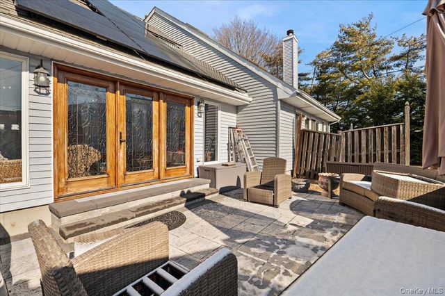 1 Windsor Court, Amityville, NY 11701