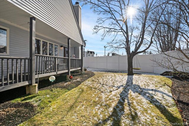 1 Windsor Court, Amityville, NY 11701