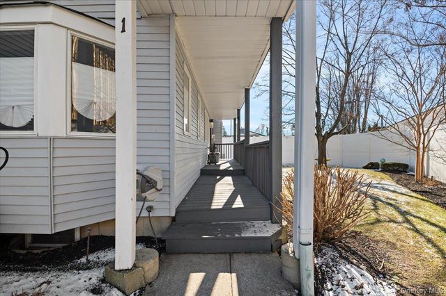 1 Windsor Court, Amityville, NY 11701