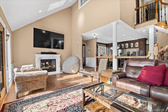 1 Windsor Court, Amityville, NY 11701