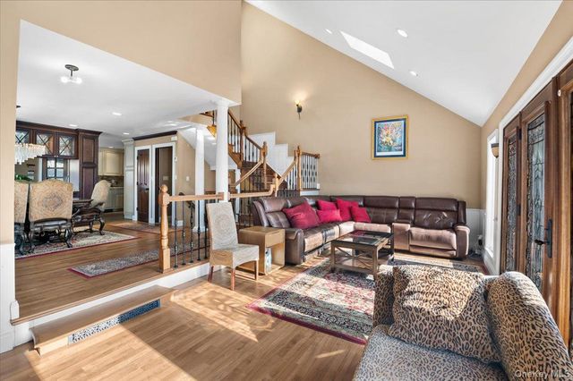 1 Windsor Court, Amityville, NY 11701