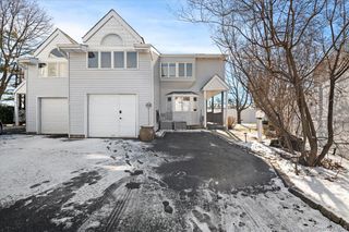 1 Windsor Court, Amityville, NY 11701