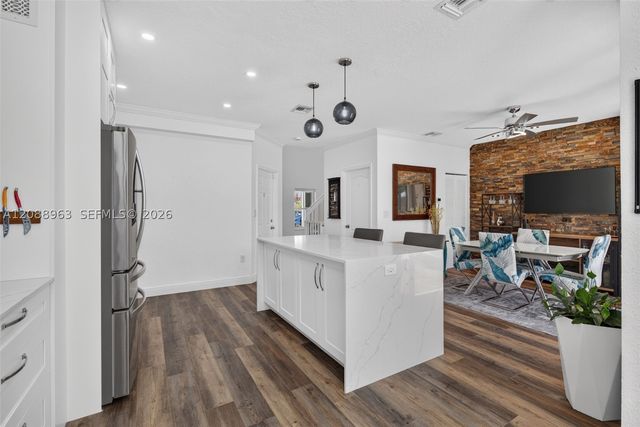 214 Riverwalk Cir, Sunrise, FL 33326