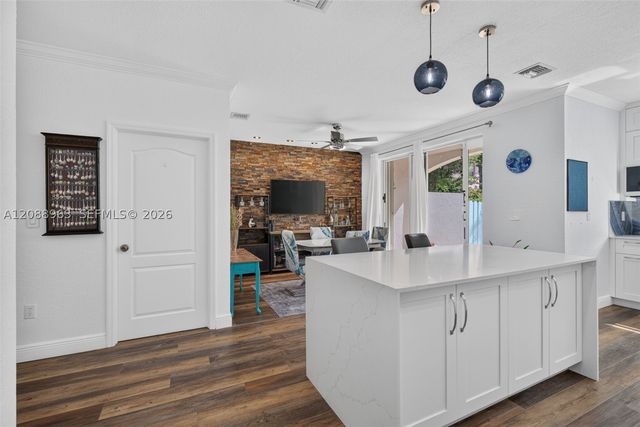 214 Riverwalk Cir, Sunrise, FL 33326