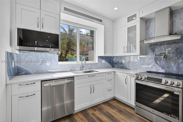 214 Riverwalk Cir, Sunrise, FL 33326