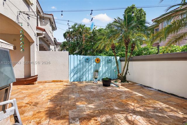 214 Riverwalk Cir, Sunrise, FL 33326