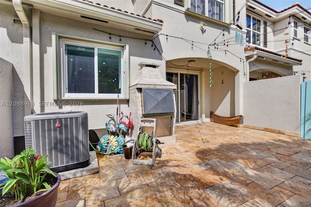 214 Riverwalk Cir, Sunrise, FL 33326