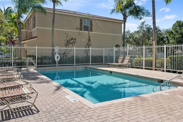 214 Riverwalk Cir, Sunrise, FL 33326