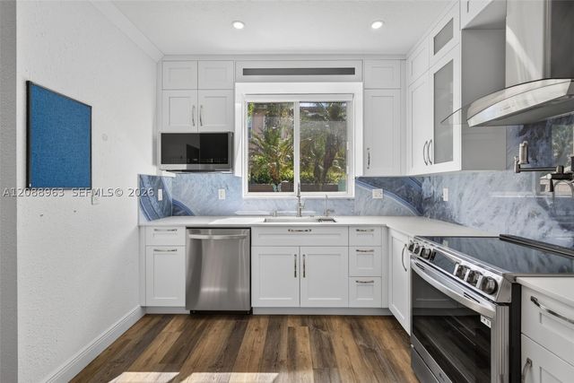 214 Riverwalk Cir, Sunrise, FL 33326