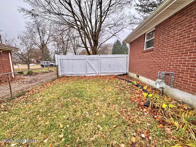 1912 Milburt Dr, Louisville, KY 40223