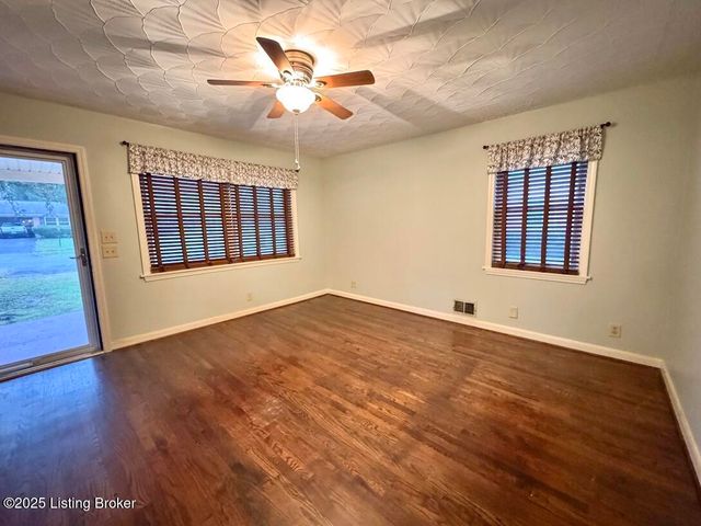 1912 Milburt Dr, Louisville, KY 40223